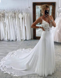A-Line V-Neck Sleeveless Chiffon Wedding Dresses With Appliques Lace