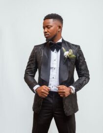 BLACK FLOWERY PATTERNED TUXEDO